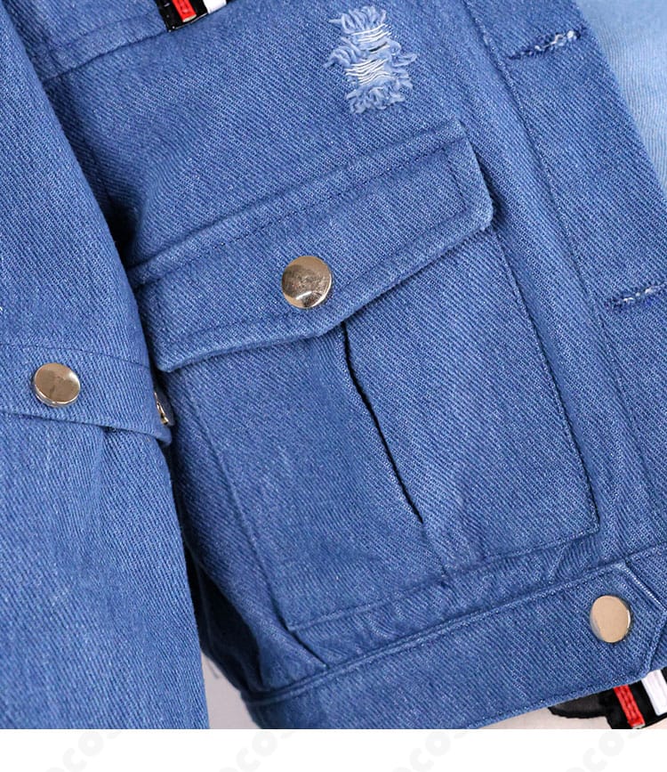 ポケット周辺のデザインと機能的な縫製アップ