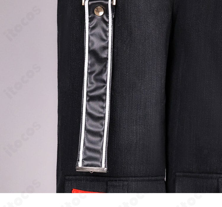 パンツ部分の付属アクセサリーの質感と取り付け部