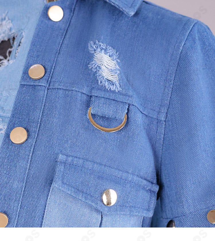 アウター胸元の装飾パーツ配置と固定方法の詳細