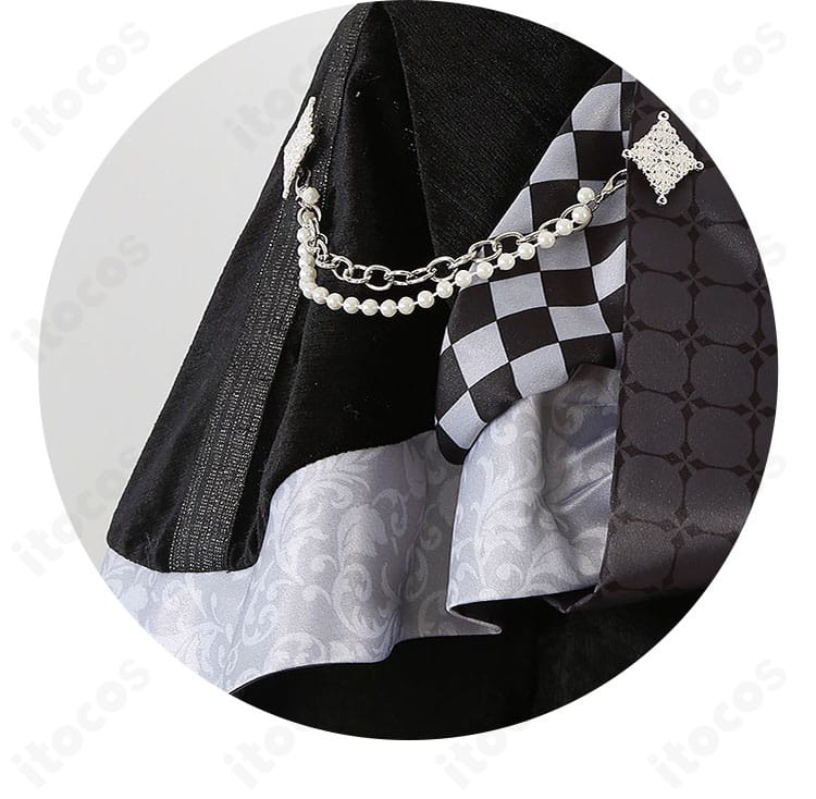 百 10周年記念衣装 右胸の装飾アップ（ブローチとチェーン固定）