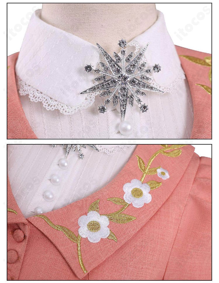 襟飾りの意匠とネックラインの作りが分かる接写