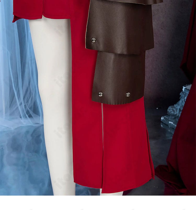 スカート裾の装飾ディテール。ステッチピッチとドレープ感を確認できる画像