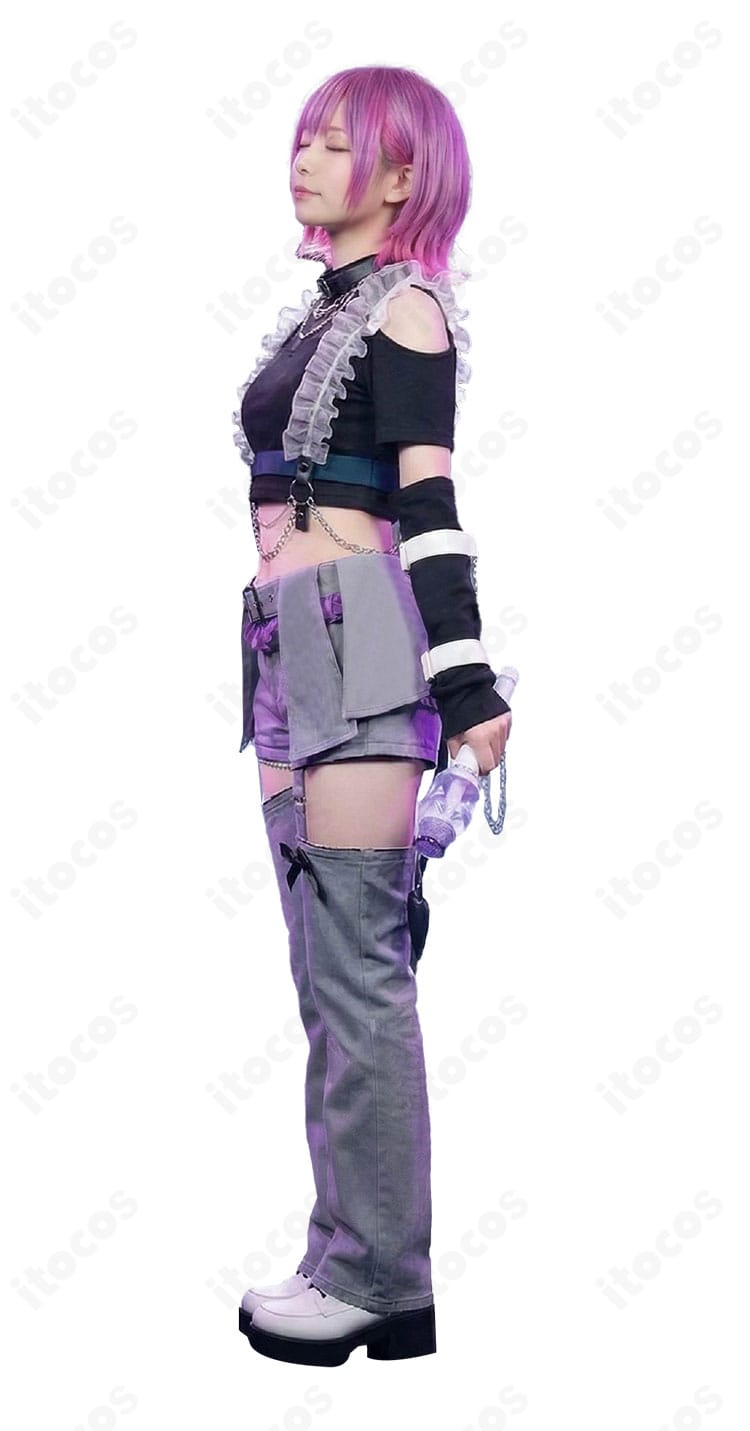 肩・袖装飾ディテール。合成皮革トリムと金属調パーツの質感、縫製のステッチワークをクローズアップ。