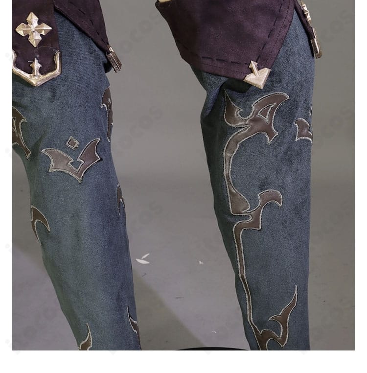 ルパ衣装 太もも飾りと脚部アクセサリーの装飾ディテール