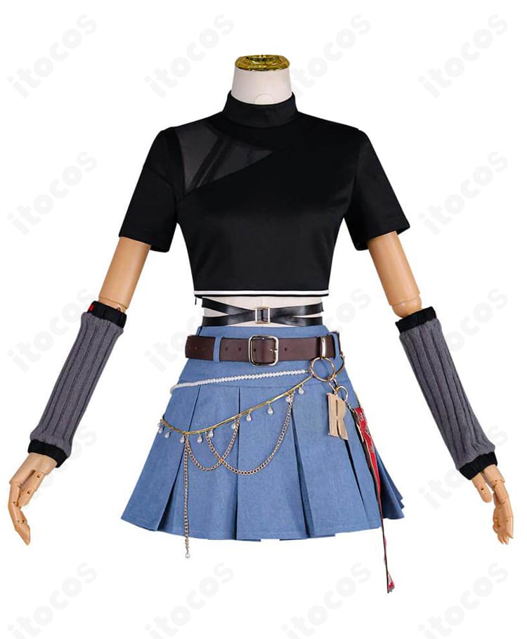 トップスとショートスカートの生地質感と縫製ディテール