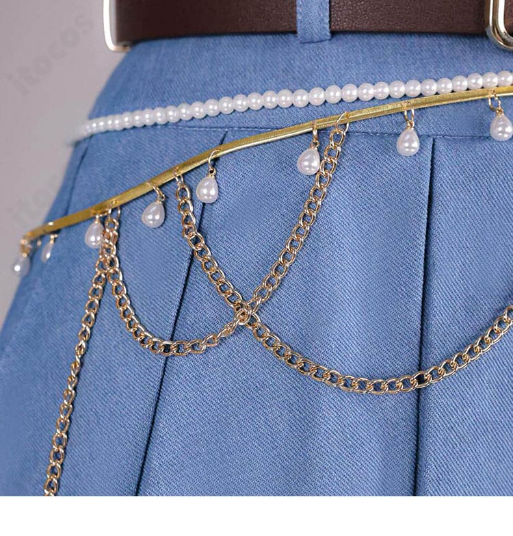 腰まわりのチェーンとアクセサリー配置ディテール