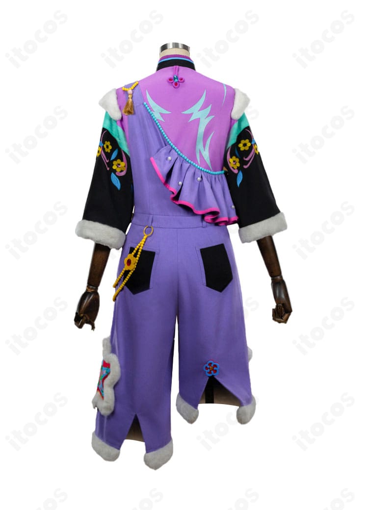 2winkユニット衣装の背面。背中の開閉仕様とはだけにくい設計