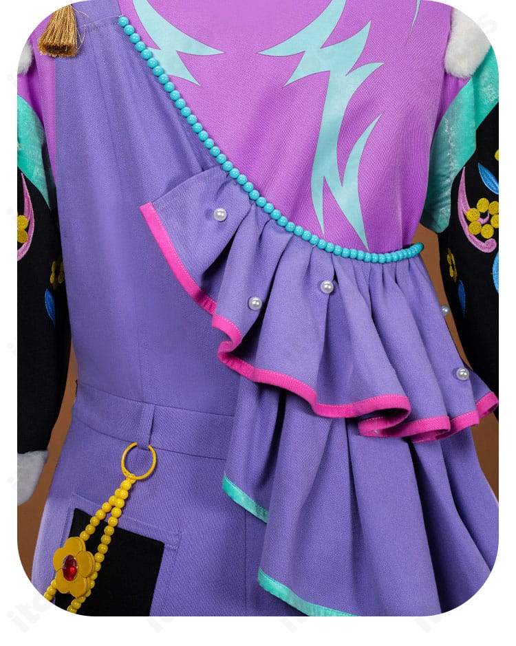 背面装飾のクローズアップ。リボンとプレートの配置