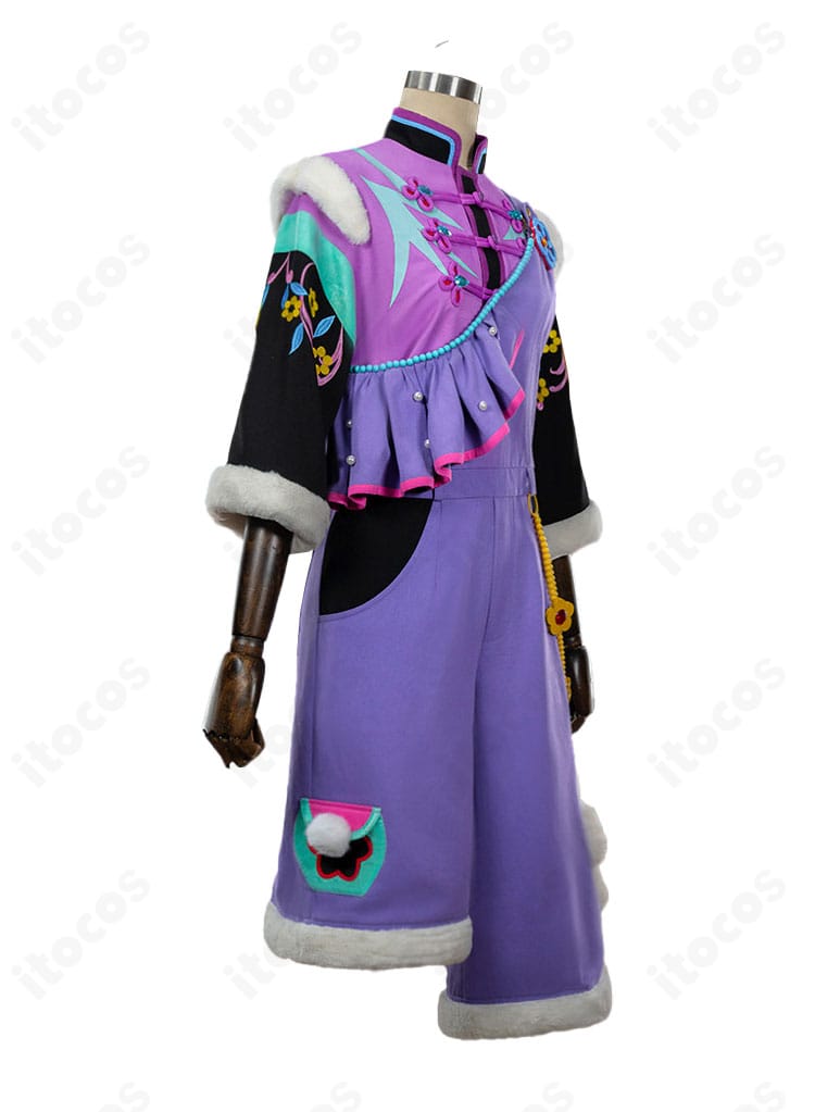 2winkユニット衣装の側面。肩ベルトとライン取りのバランス