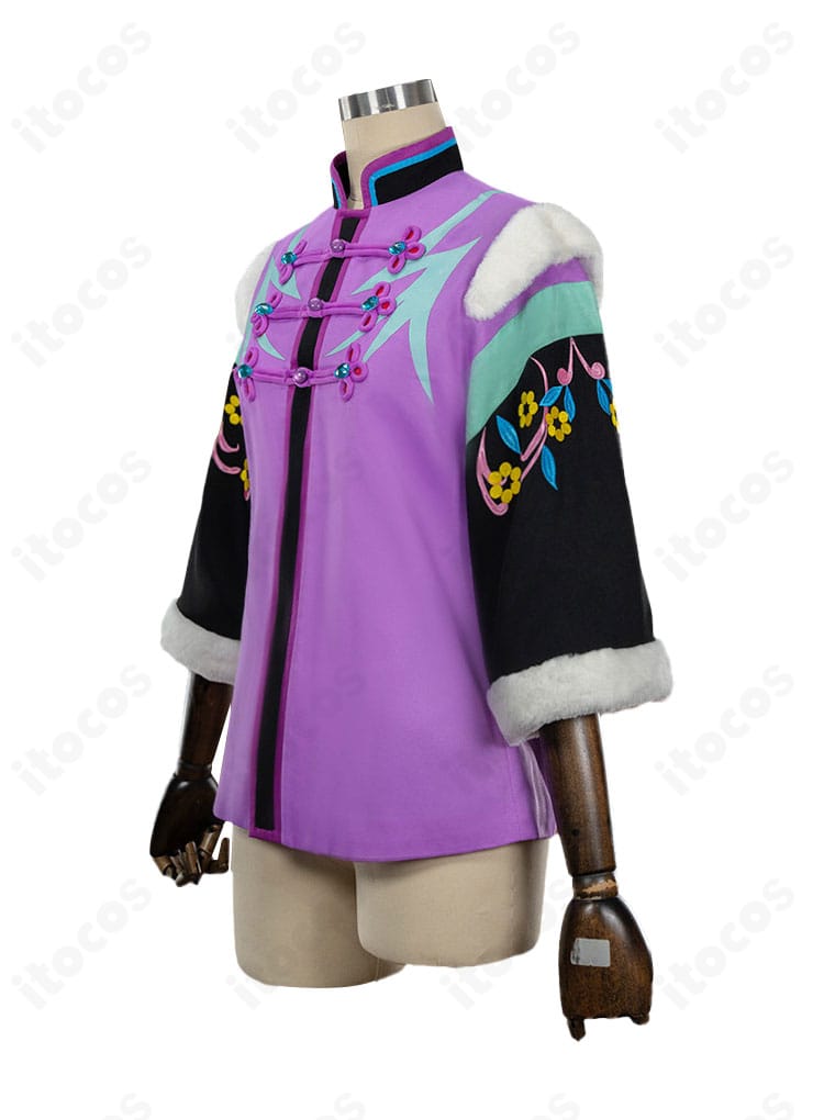 シャツとオーバーオールの側面ディテール。縫製ステッチと配色ライン