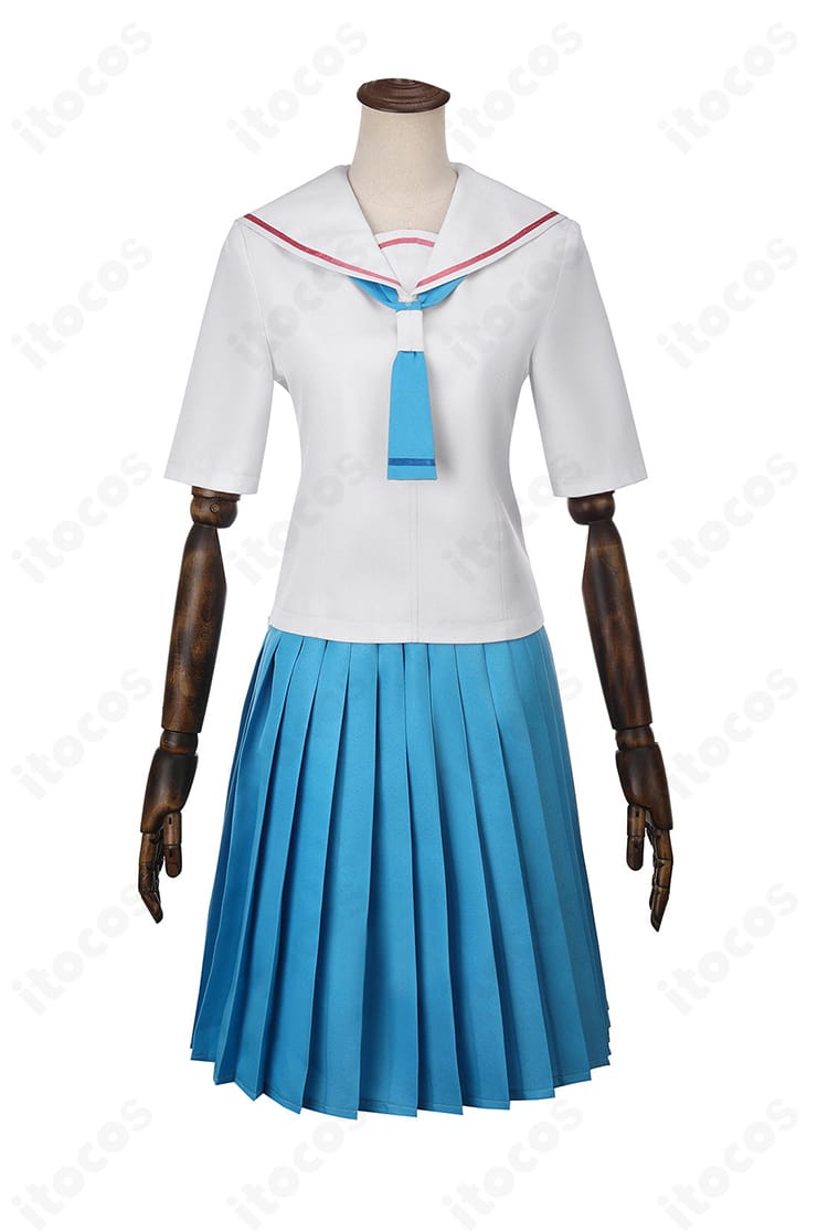 衣装全体の装飾ディテール。肩・袖・レッグカバーの意匠やステッチの整いを近接で撮影