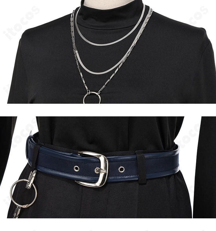 首元アクセと腰飾りの同時アップ。配色アクセントとチェーンの輝きが映える構図