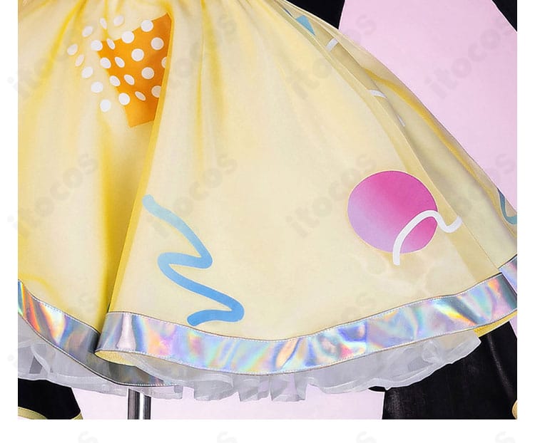 スカート裾まわりの装飾・プリーツのディテール