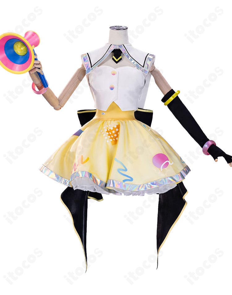 トップス正面の装飾ディテール（つけ襟・スカーフ・胸元）