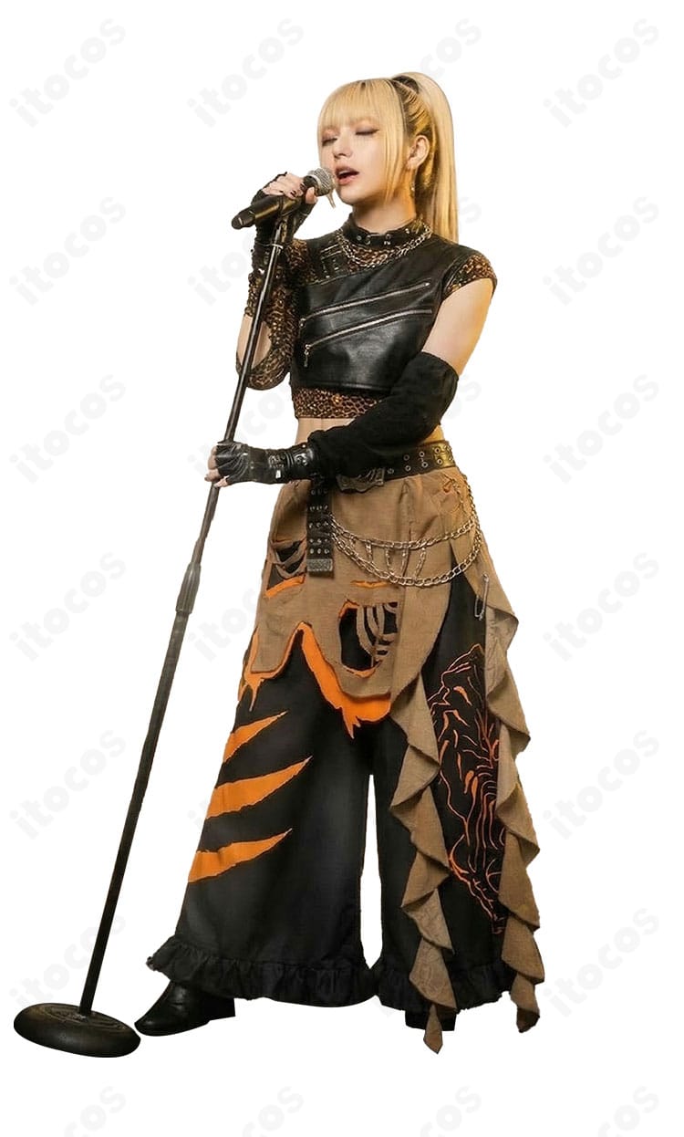 ステージ衣装コスの正面カット。ベストとインナー、キュロットのシルエットと配色を確認可能