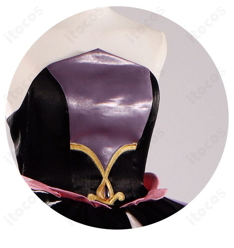 つけ襟と蝶ネクタイまわりの装飾ディテール接写