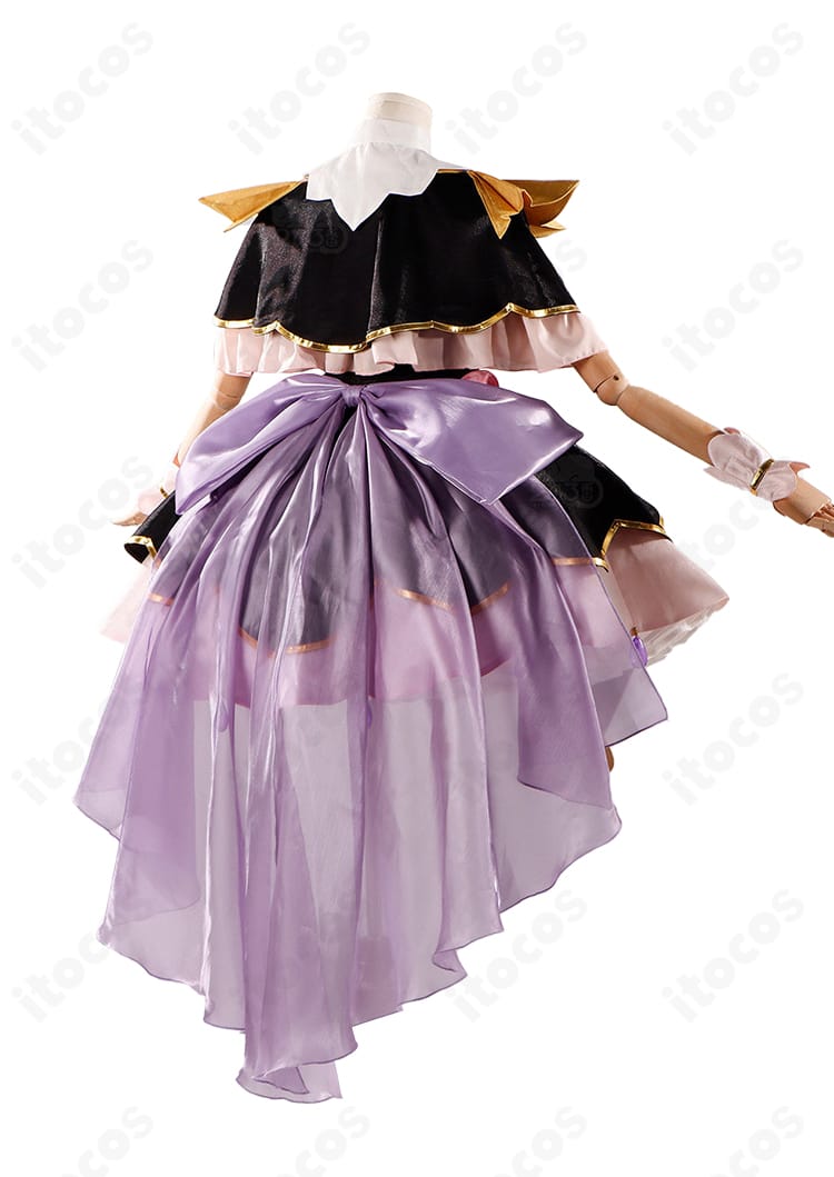 キュアアルカナ・シャドウ衣装の背面フルショット（背部蝶結びが見える）