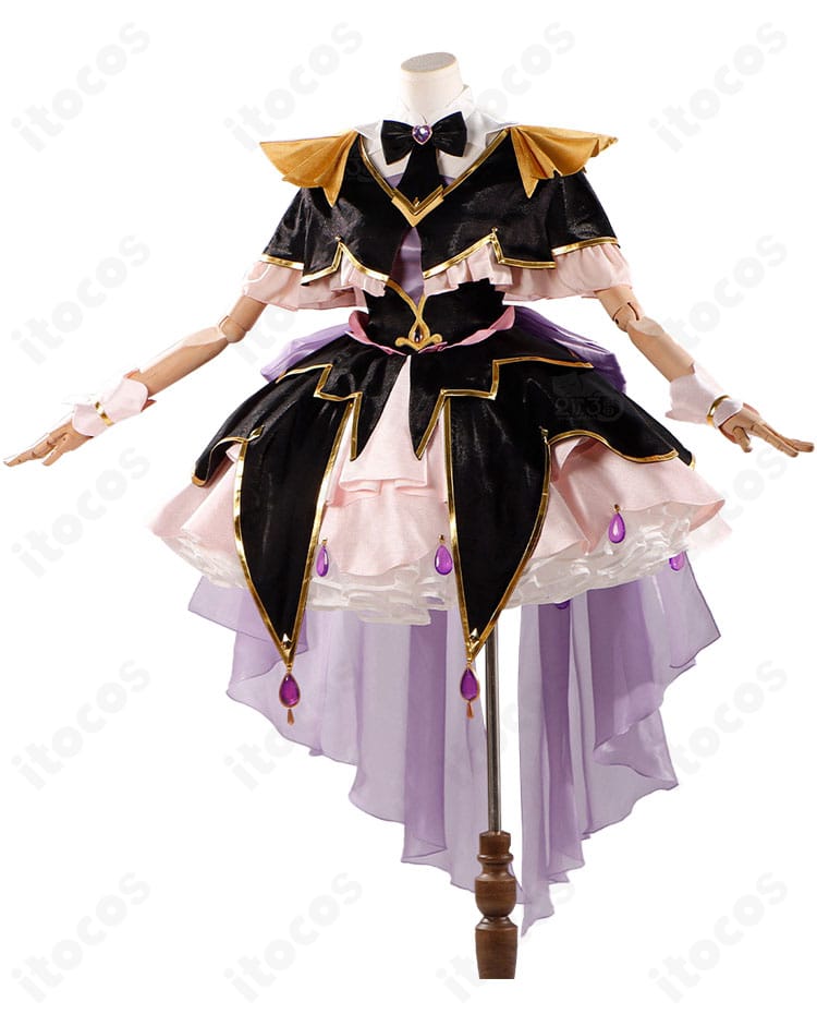 キュアアルカナ・シャドウ衣装の側面シルエット写真（ケープとスカートのボリューム）