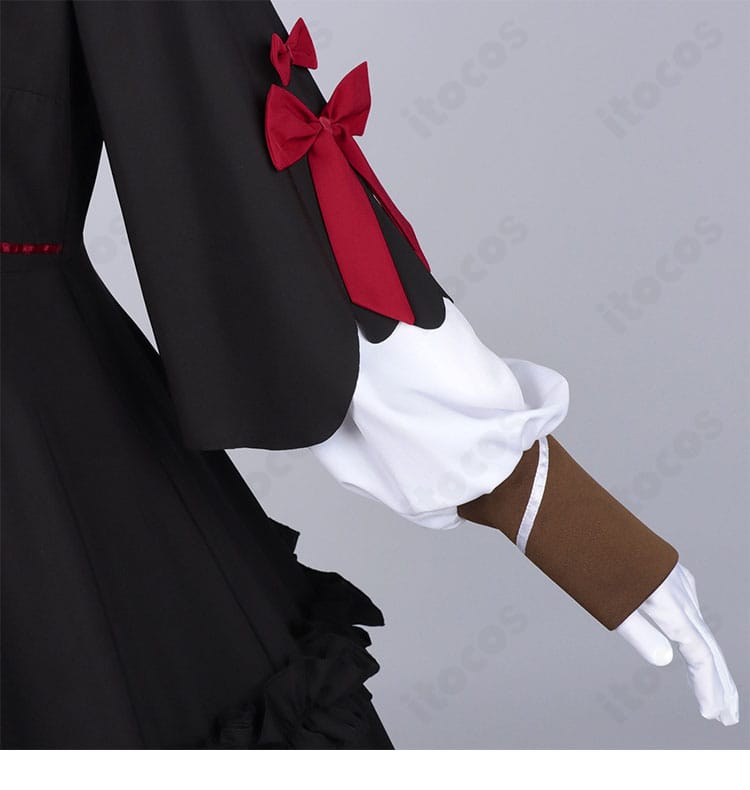 袖口の装飾とステッチワークを写したディテール