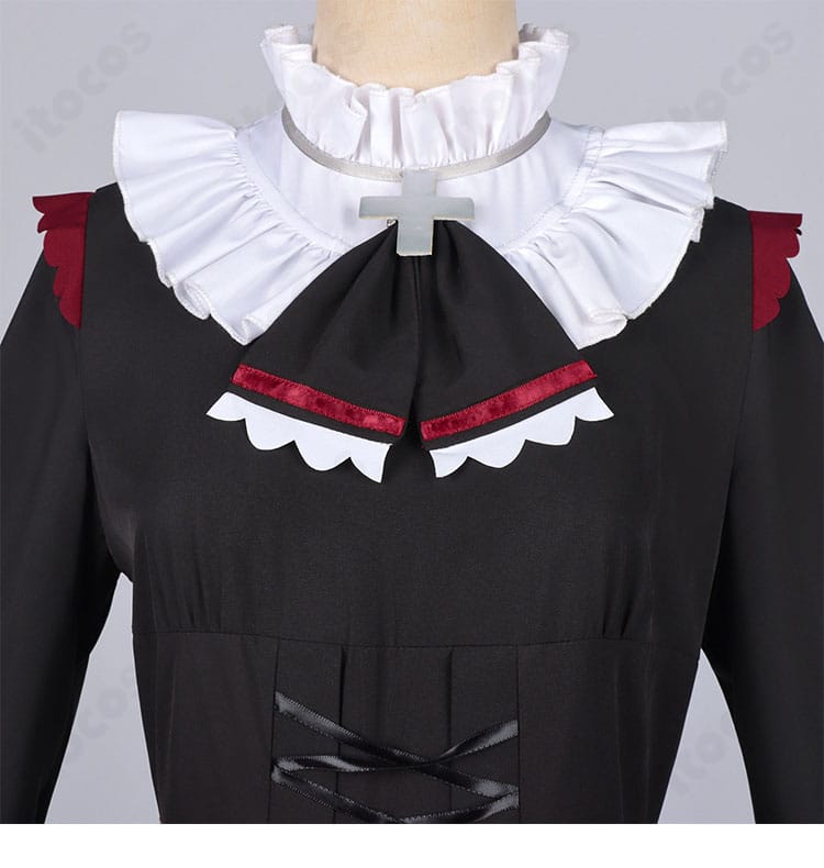 衣装の前身頃・衣襟まわりの装飾ディテール接写