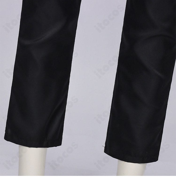 パンツ裾のカッティングとステッチを捉えたディテール画像