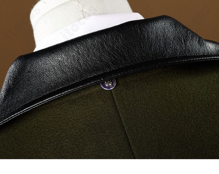 コートの衣領・前立てのトリムと生地のハリ感を示す接写