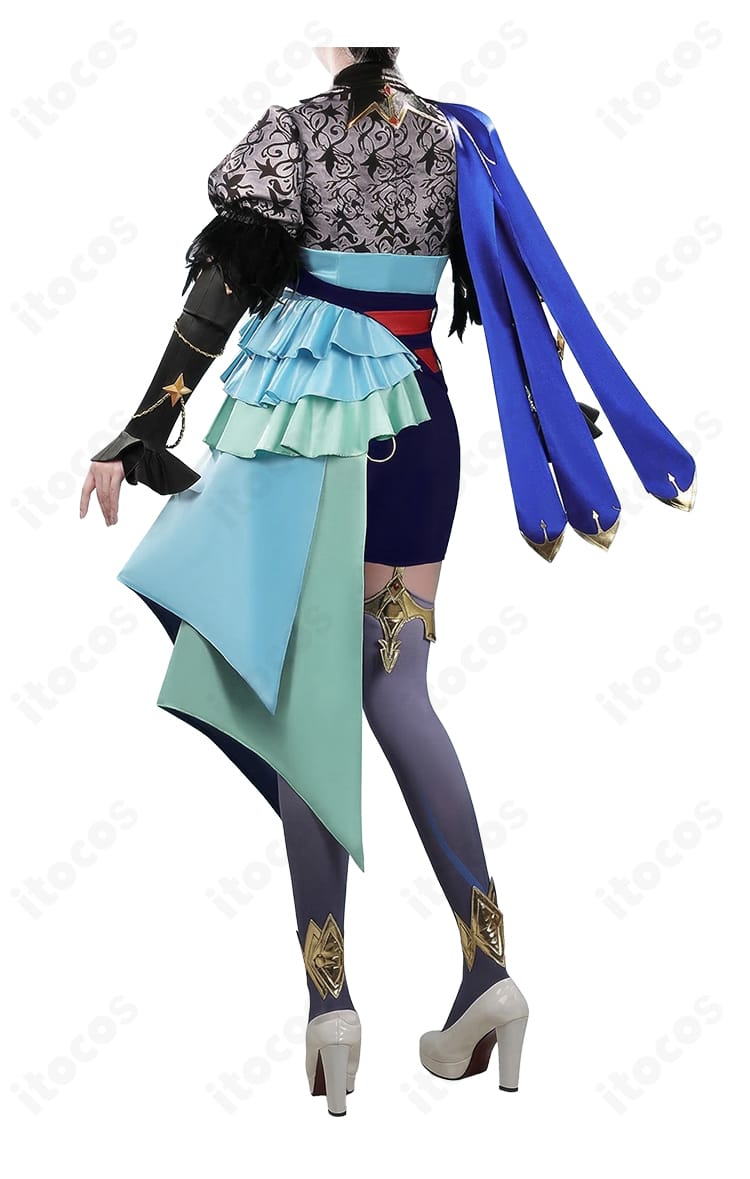 アドマイヤグルーヴ 勝負服の背面全景。腰布の落ち感と背肩の装飾バランスを示す画像