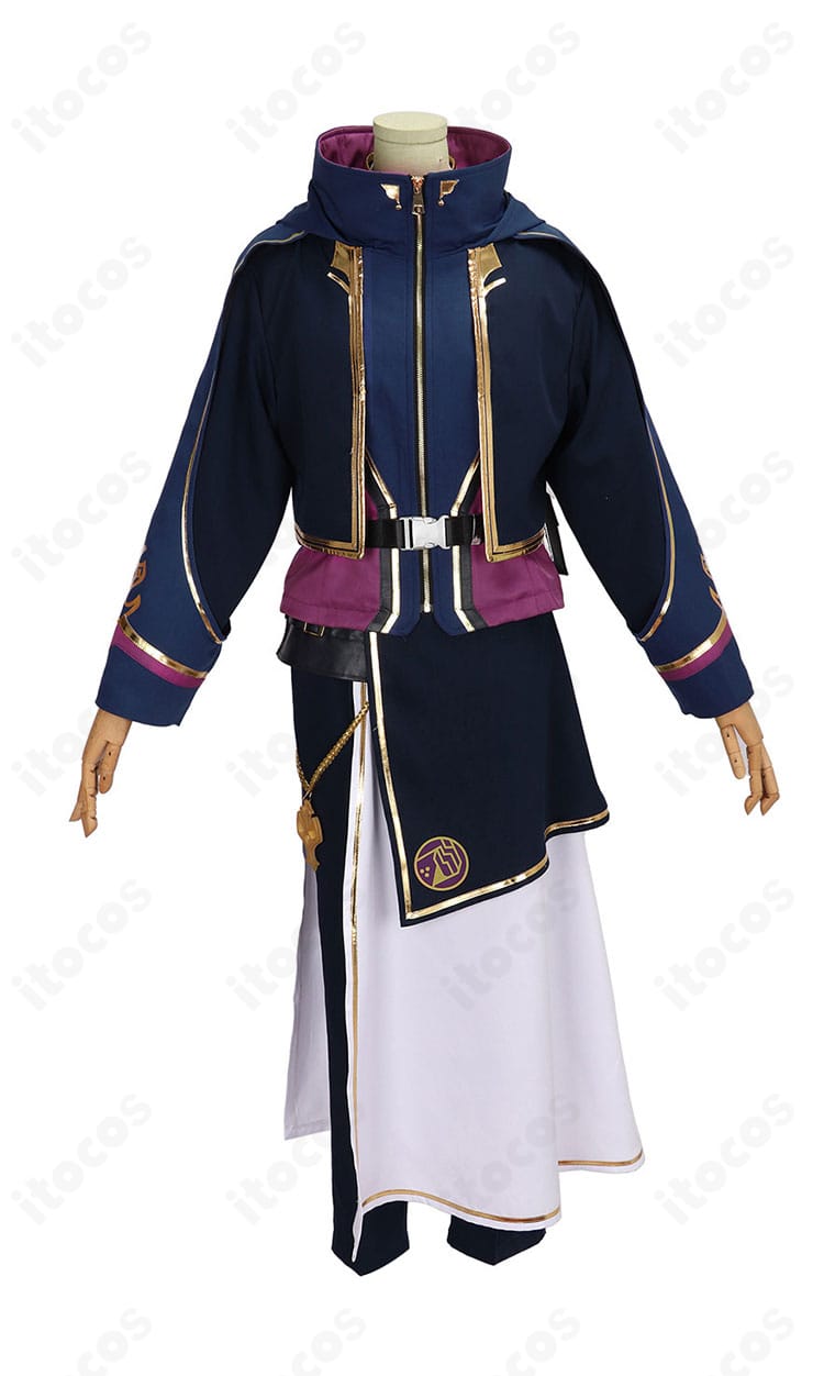 佐伯イッテツ 共通衣装の正面。コートの直線的シルエットとフロントの合わせが分かる角度。