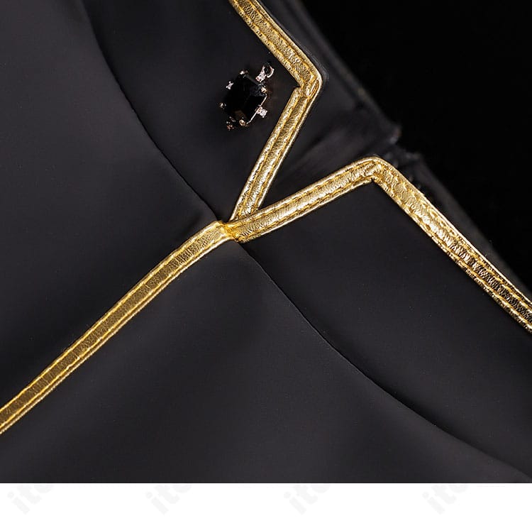 リリーバイス 制服のネック部分装飾とつけ襟の質感