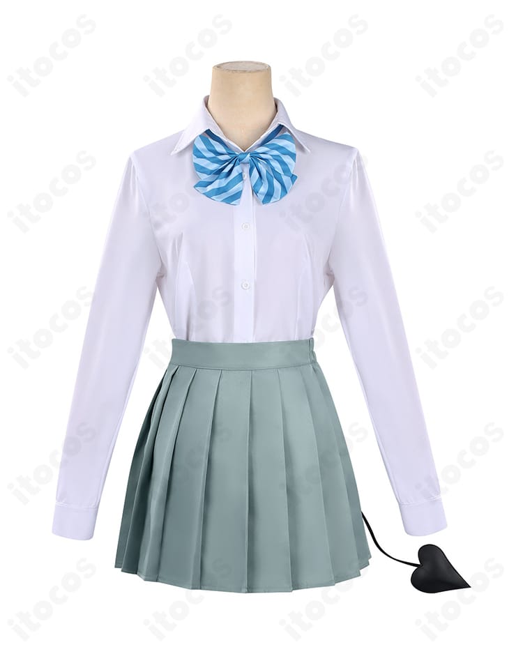 シャツとスカートの装飾ディテール（裾・プリーツの表情）