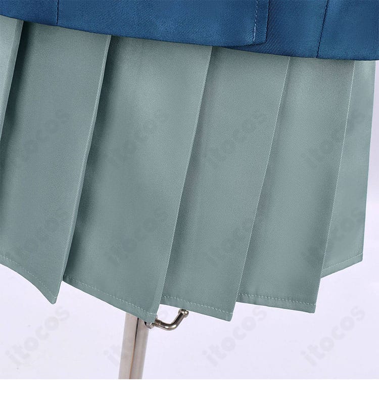 スカートのプリーツディテール（落ち感と広がり）