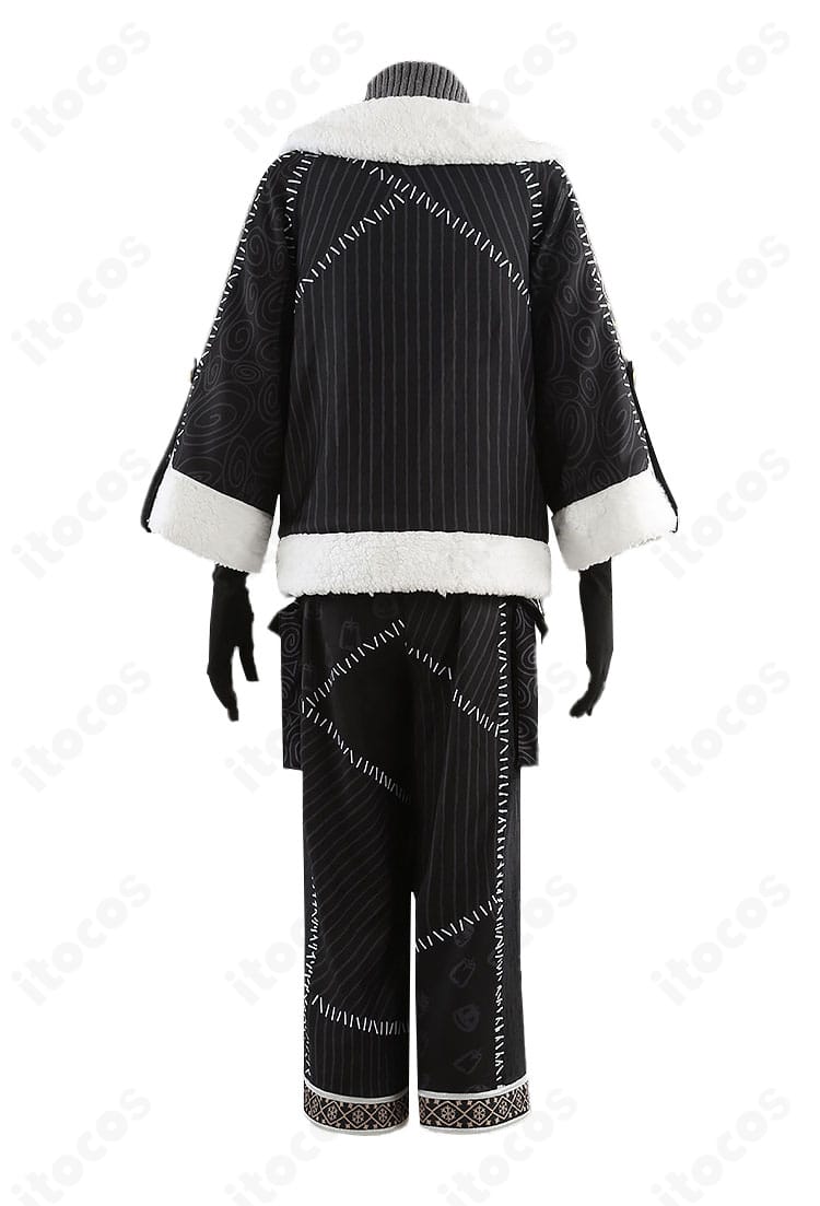 背面から見たコートのシルエットと装飾配置