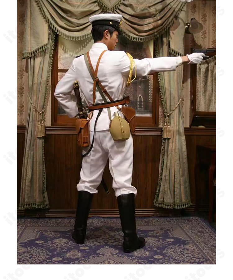 レトロ軍装風・第二種軍装コスプレ衣装の背面着用参考(背中のラインとはだけにくい設計)