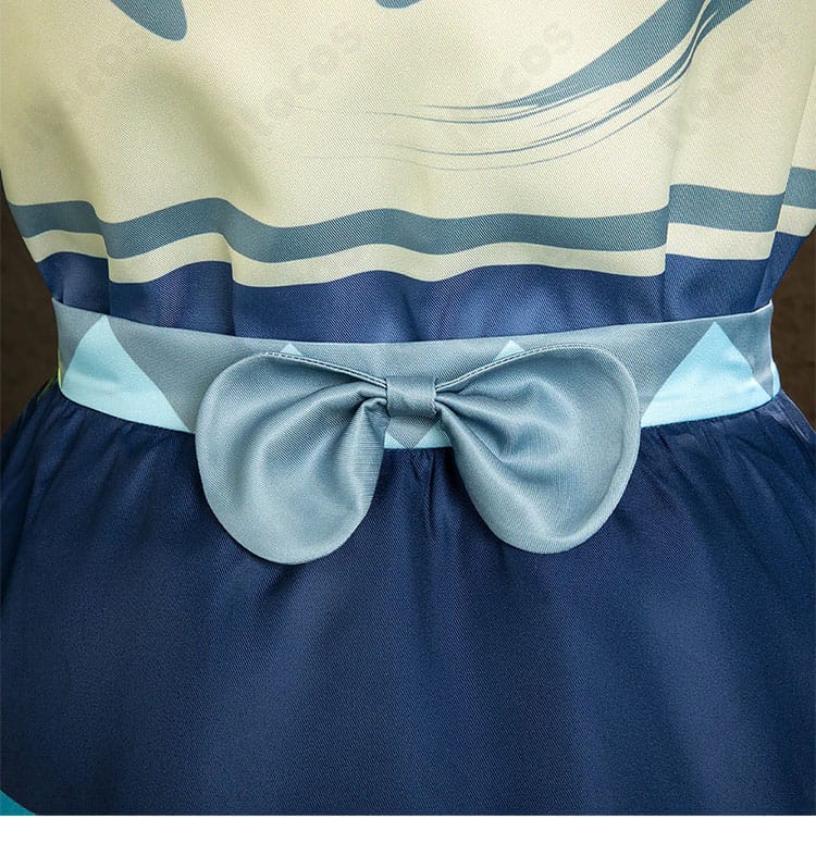 腰まわり装飾と位置関係のディテール近接