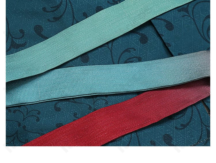 付属のベルトと腰チェーンの取り付け位置・金具仕様の詳細画像