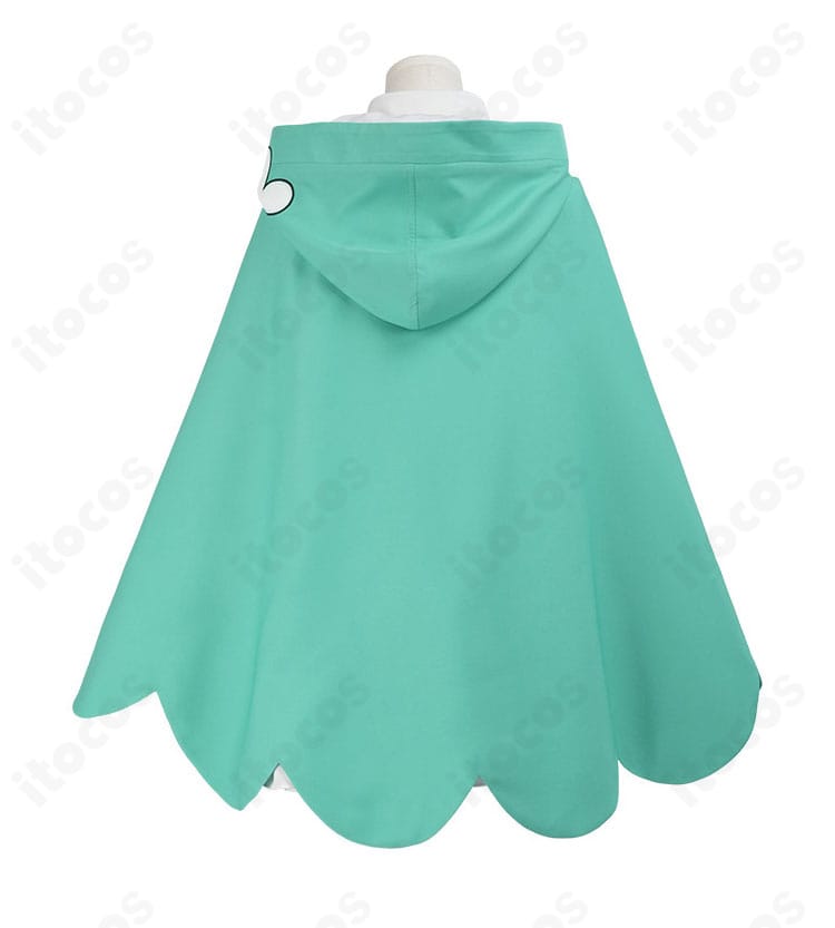 マント背面ディテール。背中から裾にかけてのドレープとヘムラインの形状を強調。