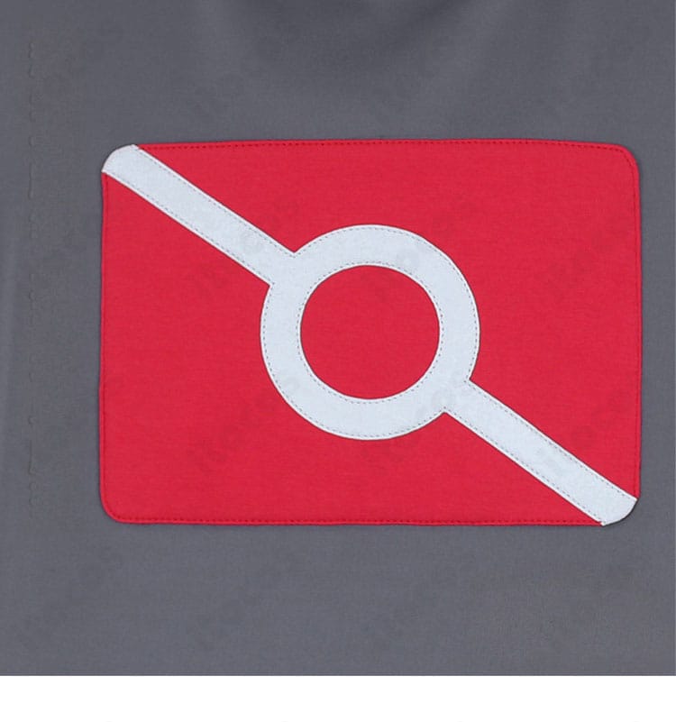 トップス前面の図案・装飾ディテール。カラーの切り替えとモチーフを示す拡大画像