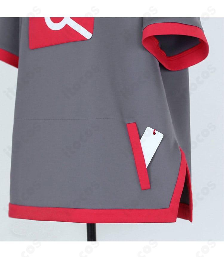 トップスのポケットまわりの装飾ディテール。縫製とステッチを示すクローズアップ