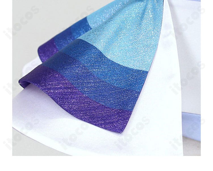 スカート裾のストライプ装飾とフレアラインのアップ