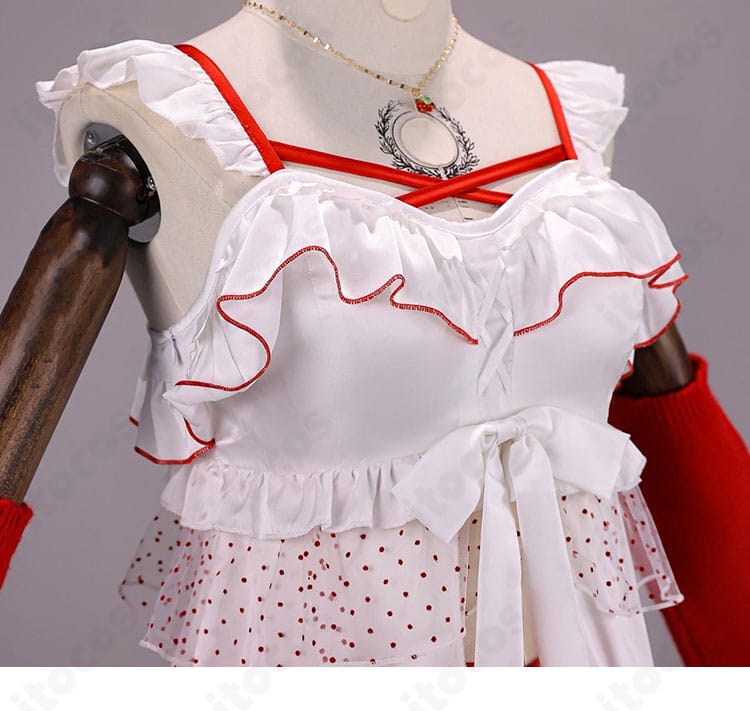 襟元の形状と装飾パーツのバランス