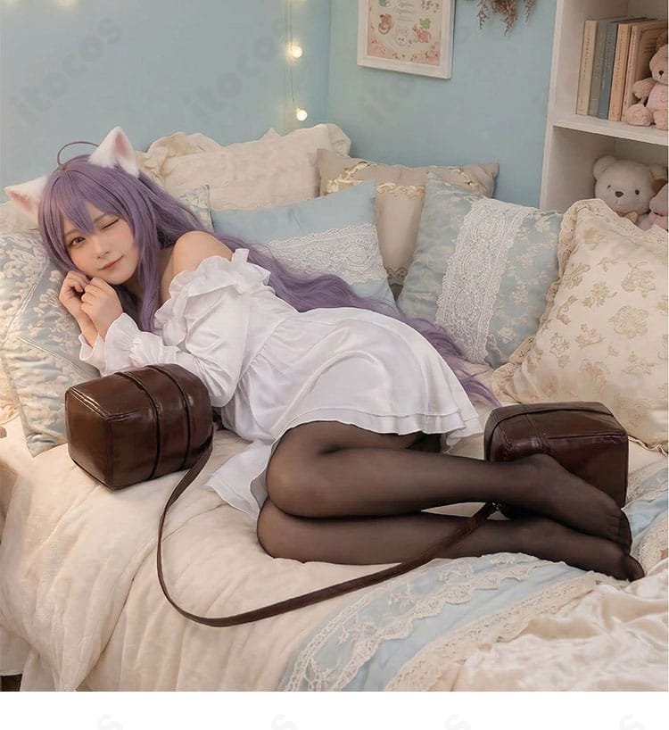 ルー『白い猫』コスプレ衣装 着用ポーズ参考（リラックス・就寝風）