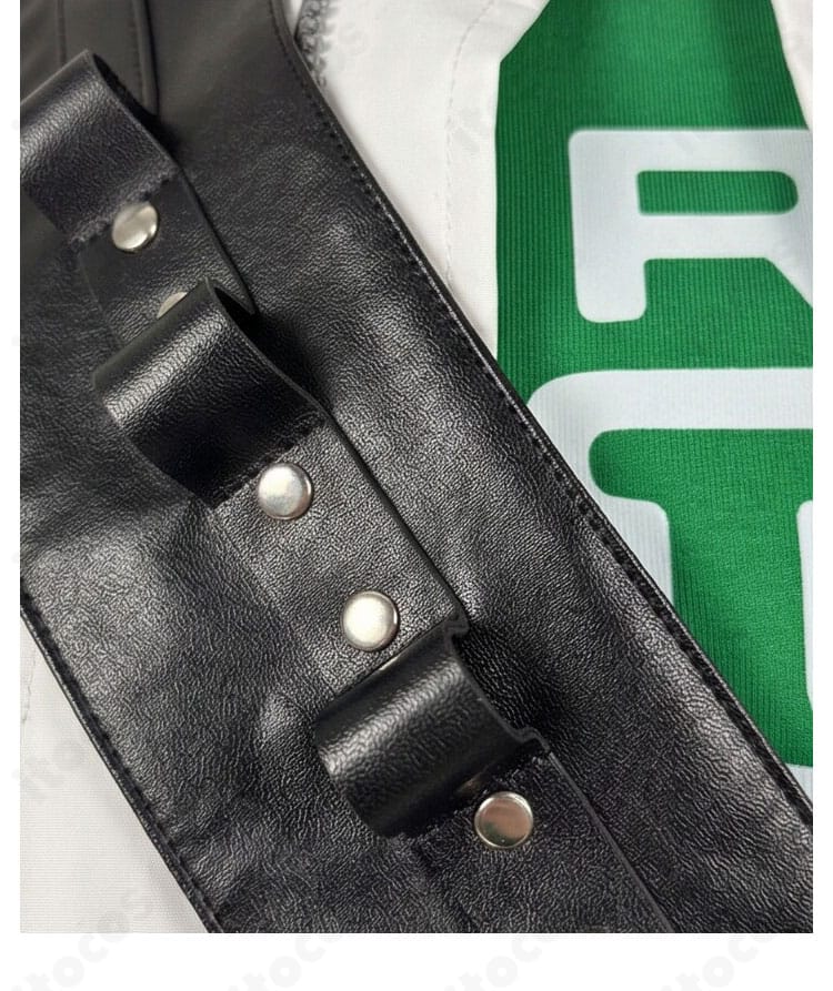 斜めショルダーストラップの金具・幅・取り付け位置が分かるアクセサリーディテール