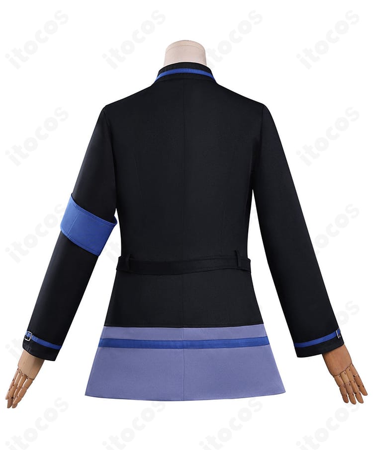 キャロライン・イングロット衣装の背面シルエットとコートのライン