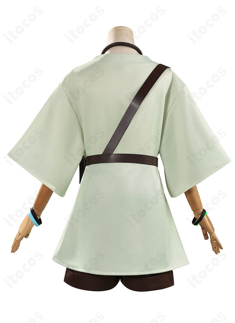 ガチアクタ レムリン コスプレ衣装の背面。バックのカッティングとポーチ位置を確認できる画像