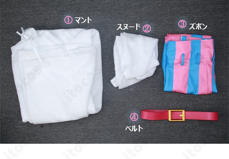 セット内容一式(マント・スヌード・ズボン・ベルト)の平置き画像