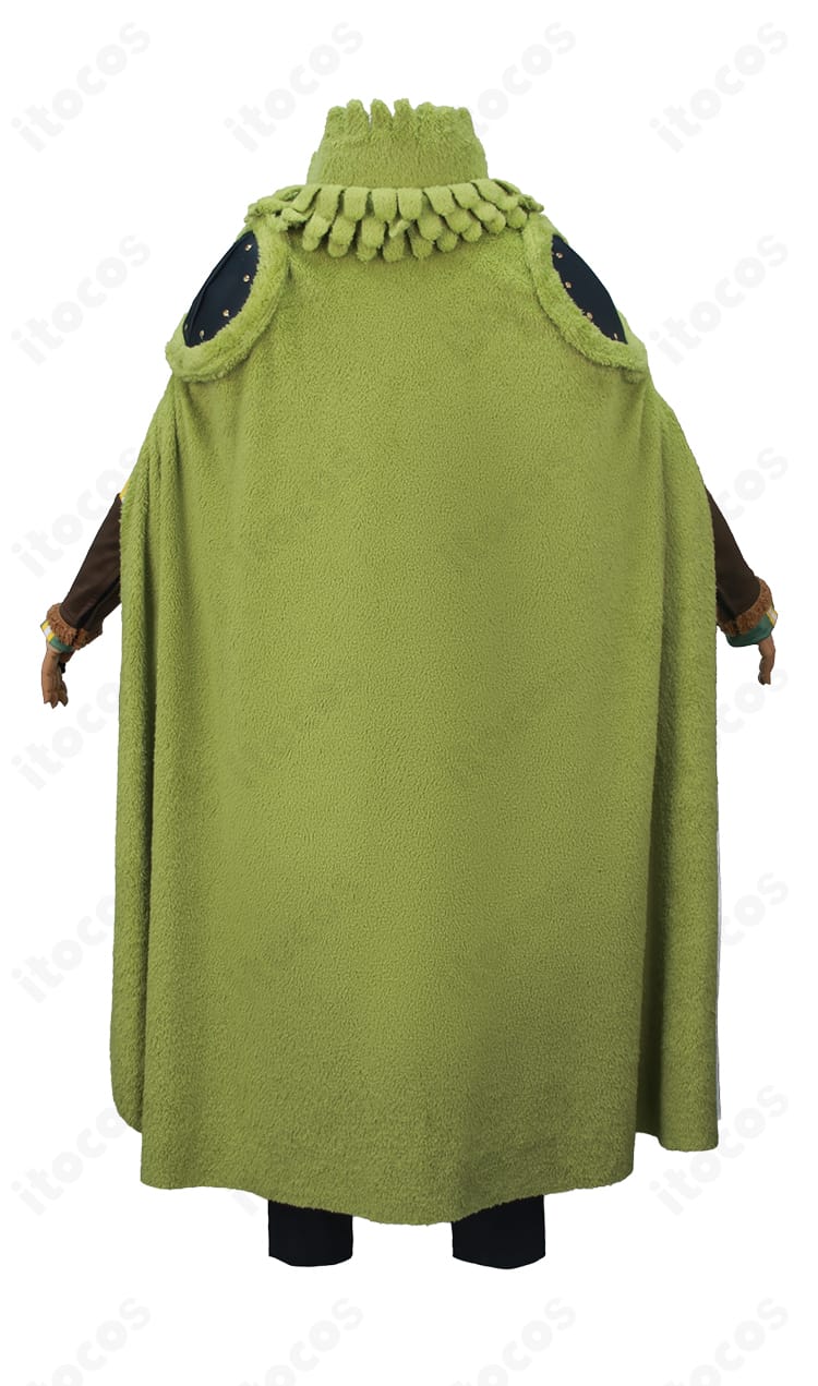 マント背面のディテール（裾ラインと背中心の構造、重厚なドレープ）