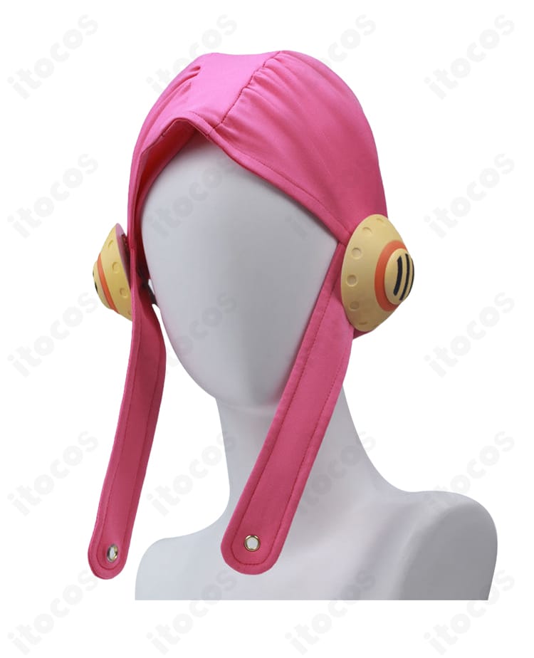 バイキング風帽子の全体形状と素材感のクローズアップ