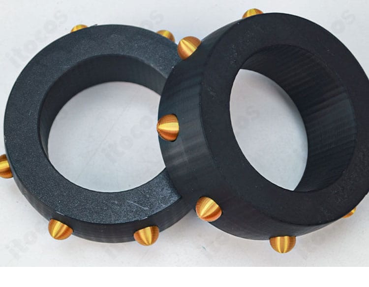 手首飾り(ブレス)の留め具と縫製のアップ