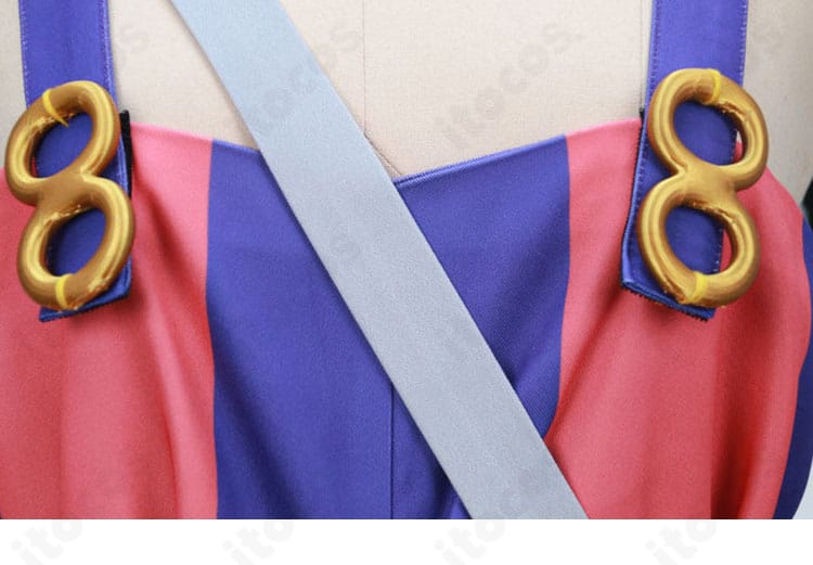 衣襟の装飾トリムと配色の近接ディテール