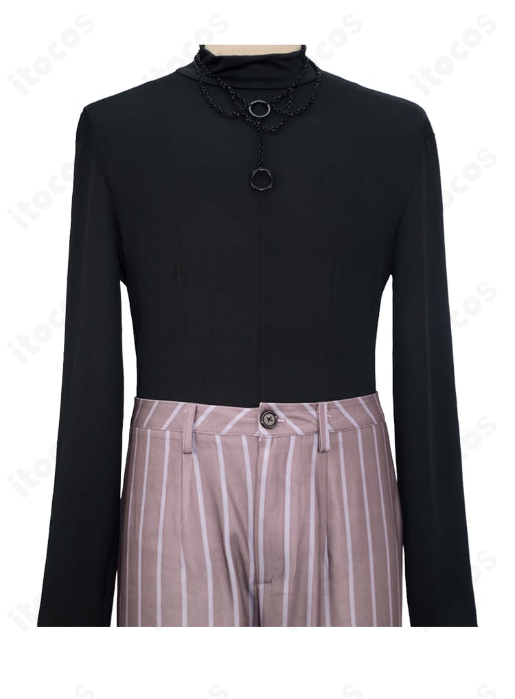 長袖トップス正面ディテール。前立て・袖口のステッチと生地のハリ感をクローズアップ。